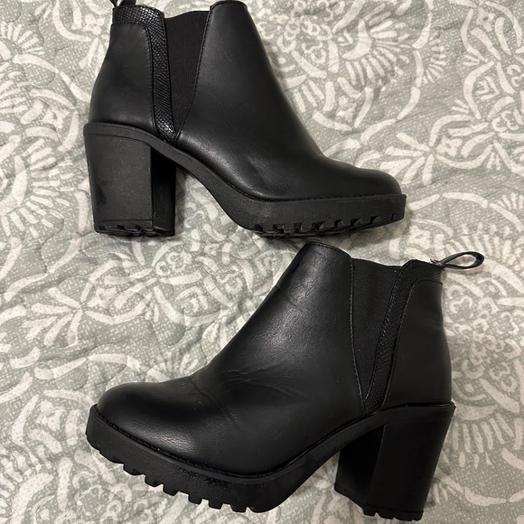 Womens Bootie - Picture 2 of 2